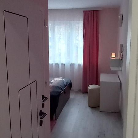 וארנה Cosy Apartment מראה חיצוני תמונה
