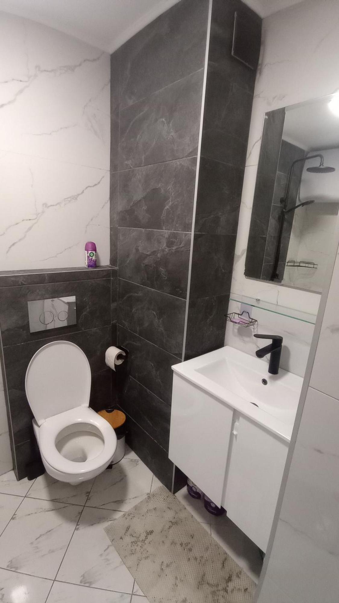 וארנה Cosy Apartment מראה חיצוני תמונה