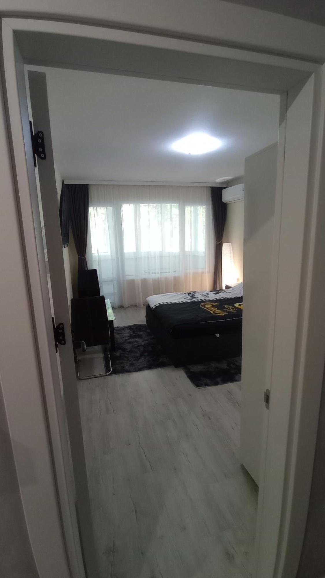 וארנה Cosy Apartment מראה חיצוני תמונה