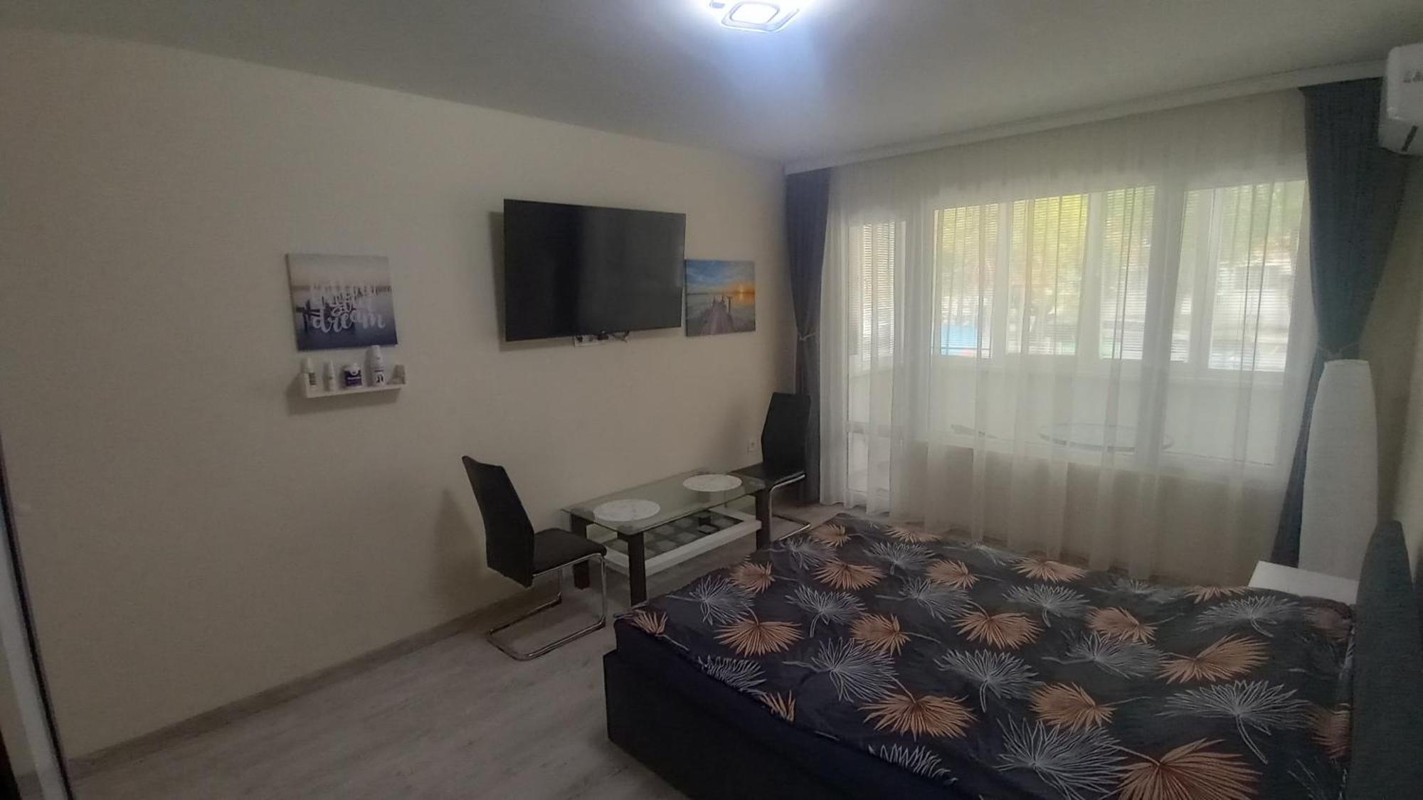 וארנה Cosy Apartment מראה חיצוני תמונה